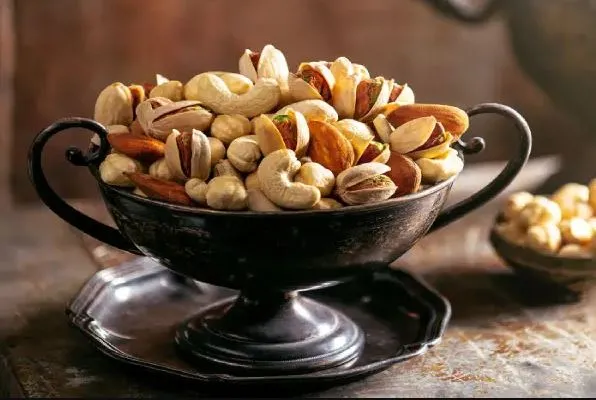 بهترین زمان خوردن آجیل برای چاقی صورت چه موقعی است؟ - بهترین زمان مصرف آجیل و خشکباراز نظر علم تغذیه|بهترین زمان خوردن آجیل برای سلامت بدن|بهترین زمان مصرف آجیل|بهترین میزان و زمان مصرف آجیل در روز|زمان خوردن آجیل