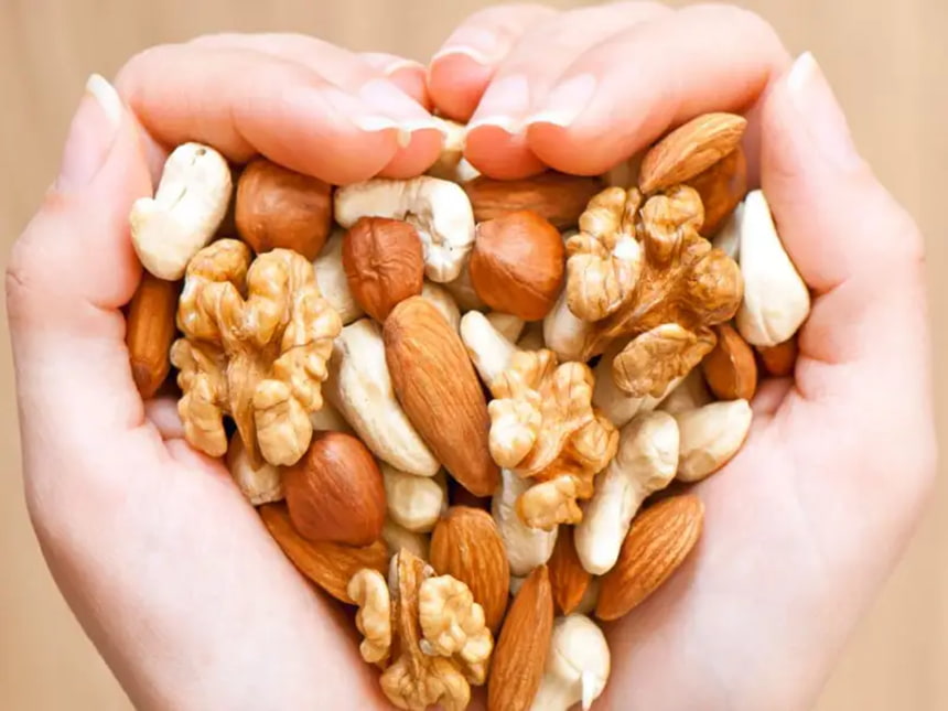 فواید سلامتی و خواص آجیل ها برای بدن -خواص آجیل ها برای بدن چیست و مصرف روزانه آنها چه تأثیری بر قلب، مغز، پوست و سیستم ایمنی دارد؟ با بررسی فواید آجیل ، یک قدم به سبک زندگی سالمتر نزدیک شوید.