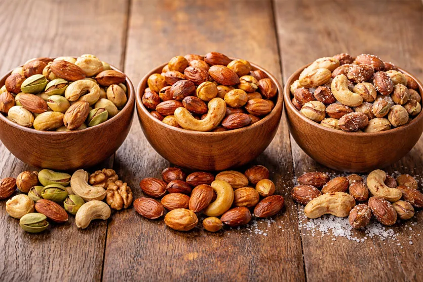 آشنایی با تفاوت آجیل خام، بوداده و شور؛ کدام سالمتر است؟ - تفاوت آجیل خام، بوداده و شور: کدام سالمتر است؟مزایا،معایب و راهنمای انتخاب آگاهانه بر اساس ارزش غذایی و سلامتی.بررسی آجیل خام، بوداده و شور از نظر طبع و خواص